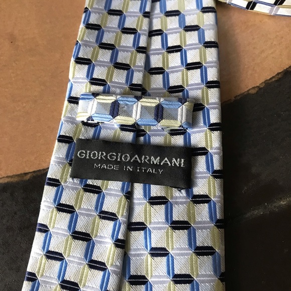 Giorgio Armani hand made Italy tie - Picture 2 of 4